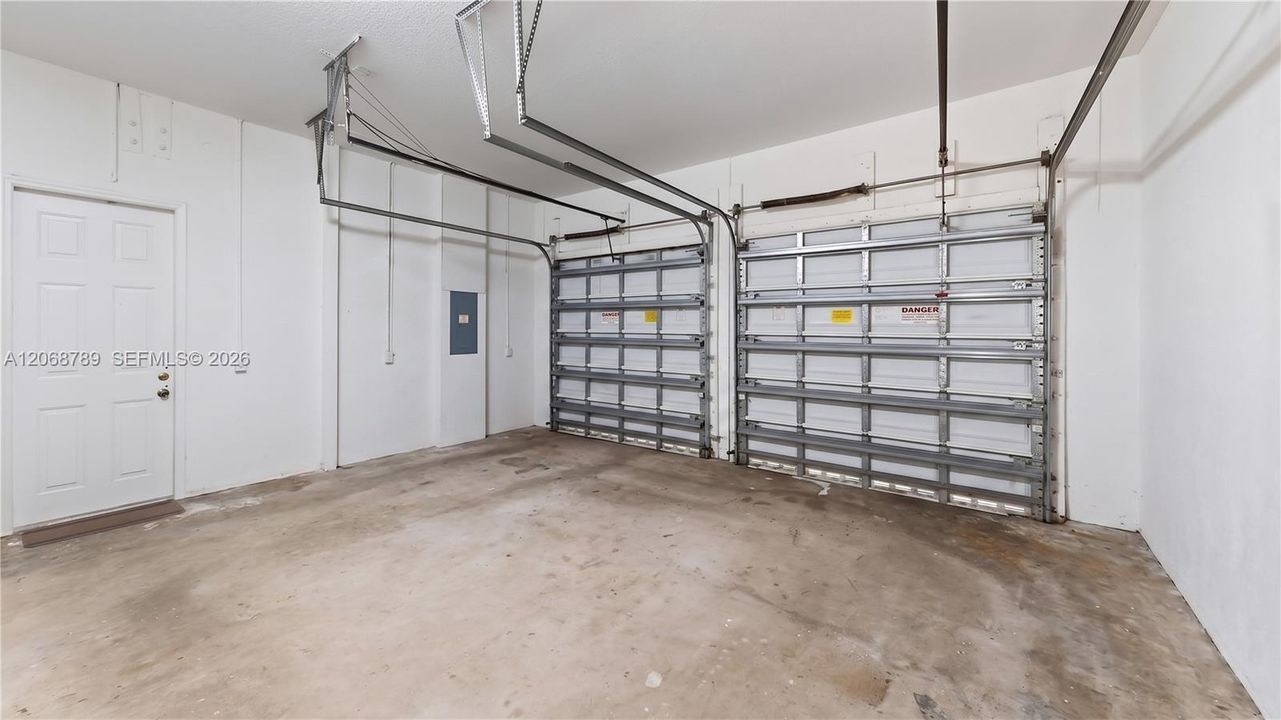 En Venta: $949,900 (4 camas, 3 baños, 2678 Pies cuadrados)