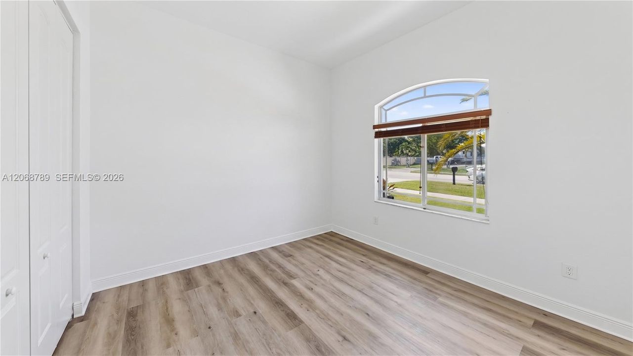 En Venta: $949,900 (4 camas, 3 baños, 2678 Pies cuadrados)