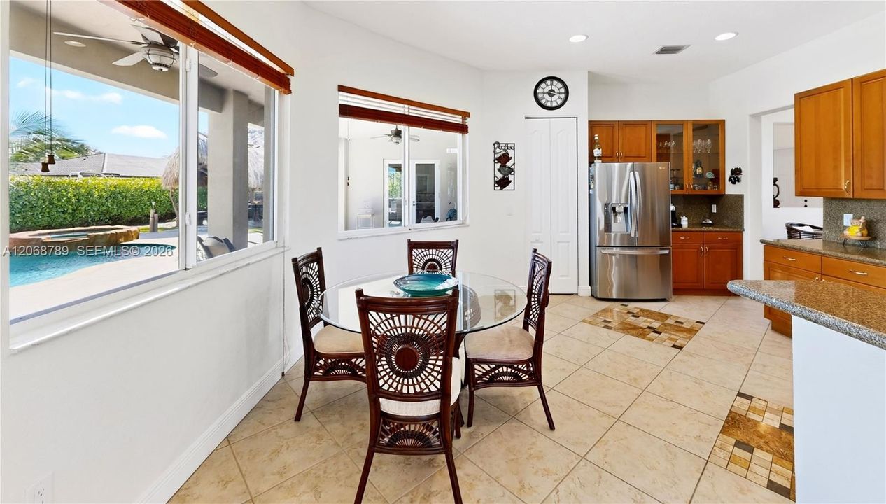 En Venta: $949,900 (4 camas, 3 baños, 2678 Pies cuadrados)
