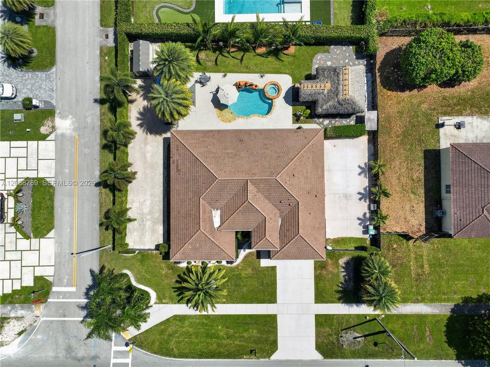 En Venta: $949,900 (4 camas, 3 baños, 2678 Pies cuadrados)