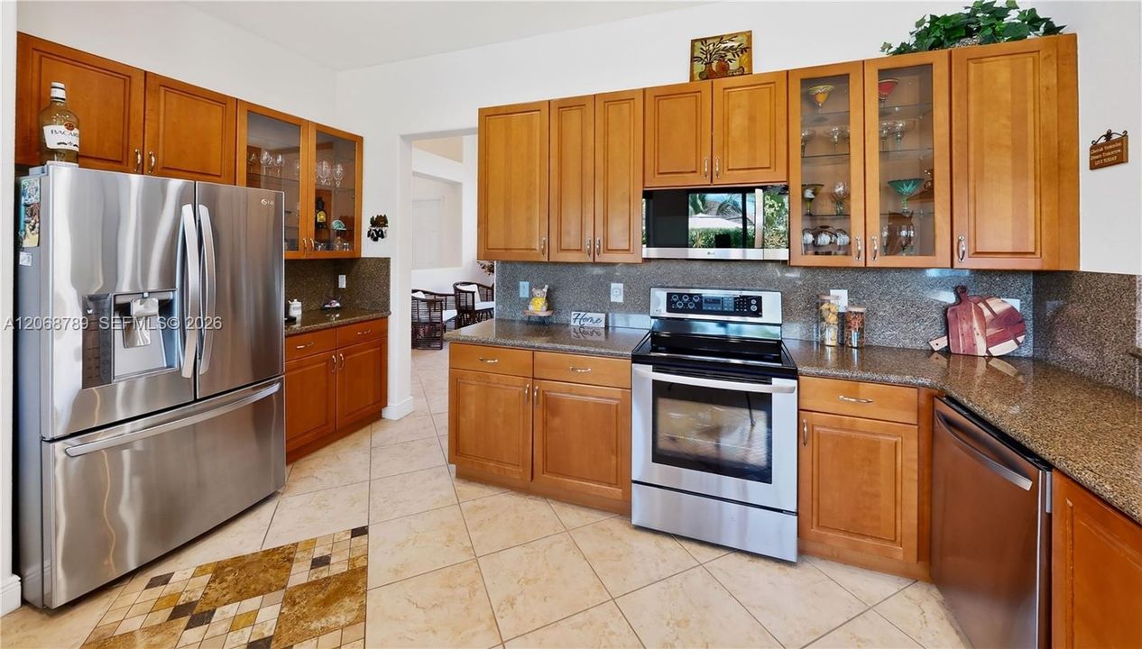 En Venta: $949,900 (4 camas, 3 baños, 2678 Pies cuadrados)