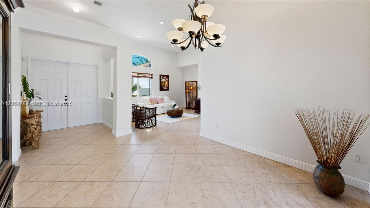En Venta: $949,900 (4 camas, 3 baños, 2678 Pies cuadrados)