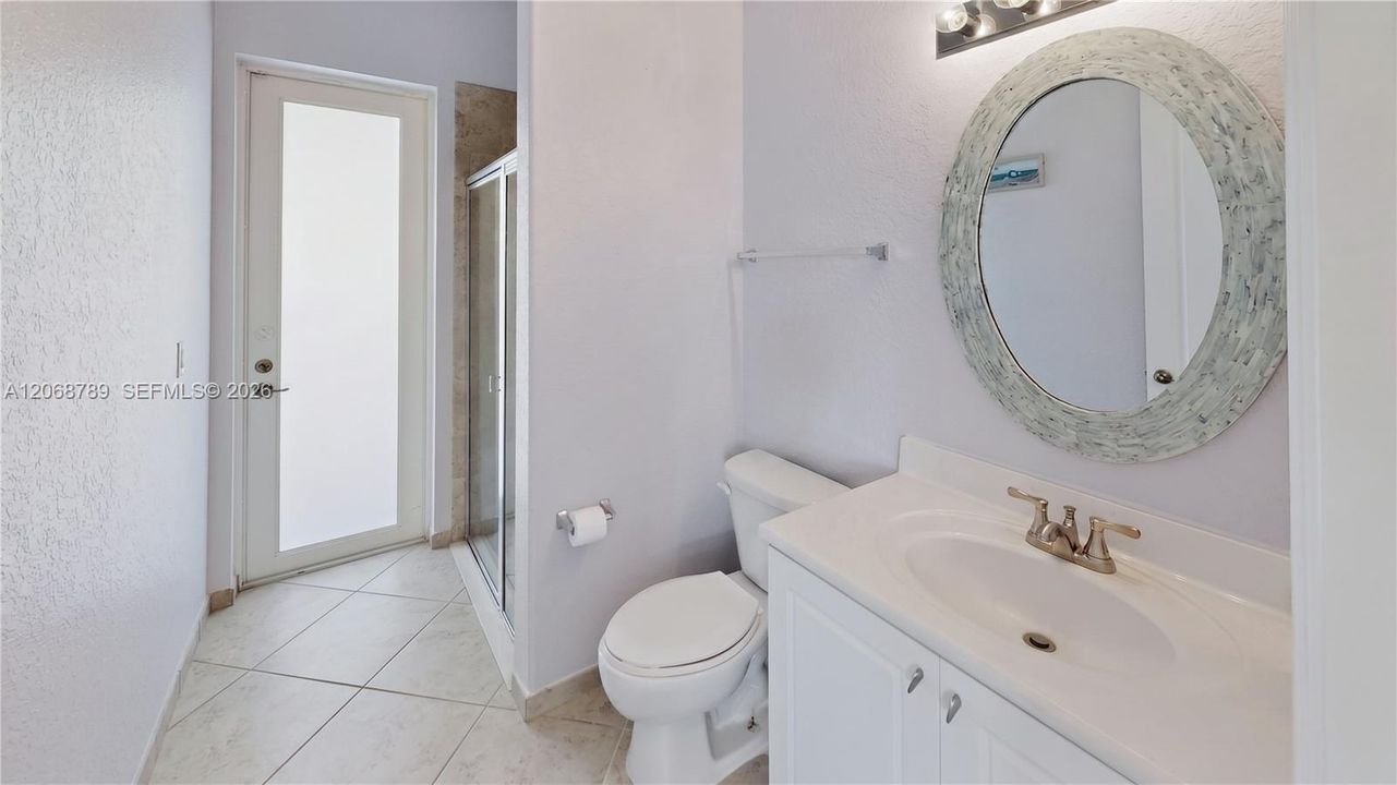En Venta: $949,900 (4 camas, 3 baños, 2678 Pies cuadrados)