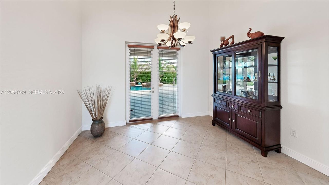 En Venta: $949,900 (4 camas, 3 baños, 2678 Pies cuadrados)