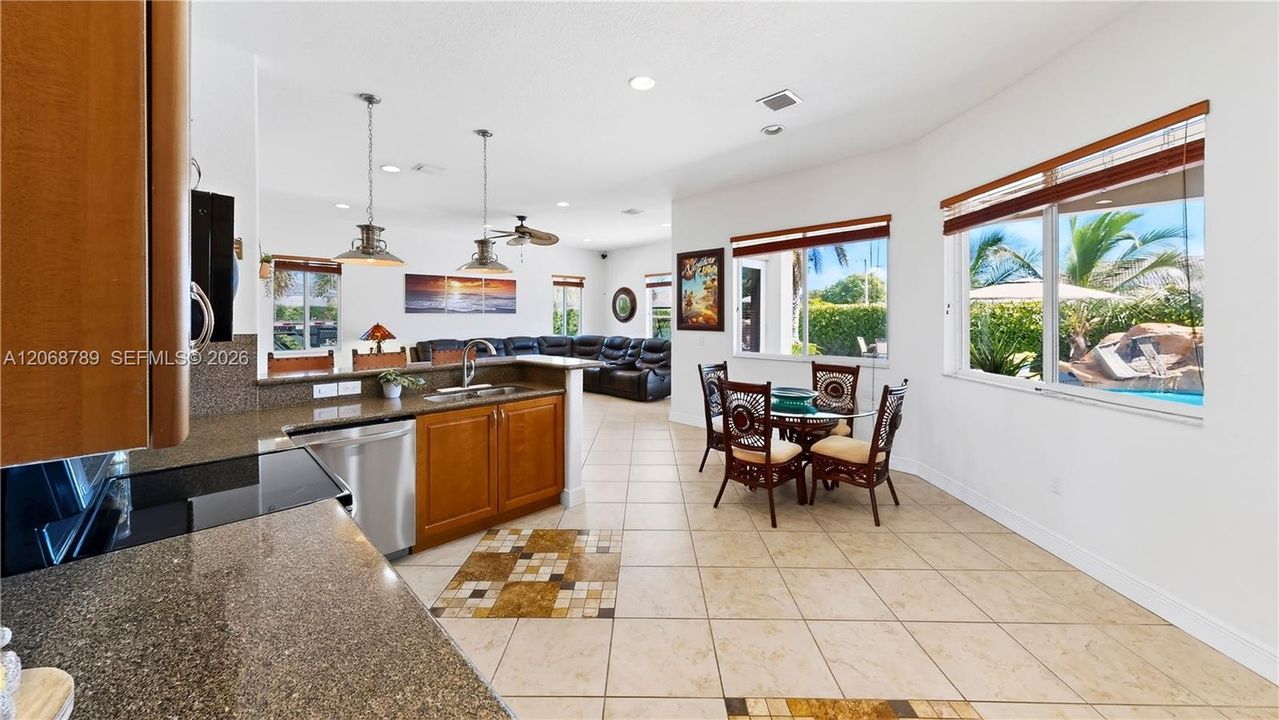 En Venta: $949,900 (4 camas, 3 baños, 2678 Pies cuadrados)