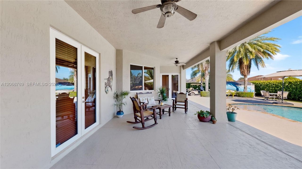 En Venta: $949,900 (4 camas, 3 baños, 2678 Pies cuadrados)