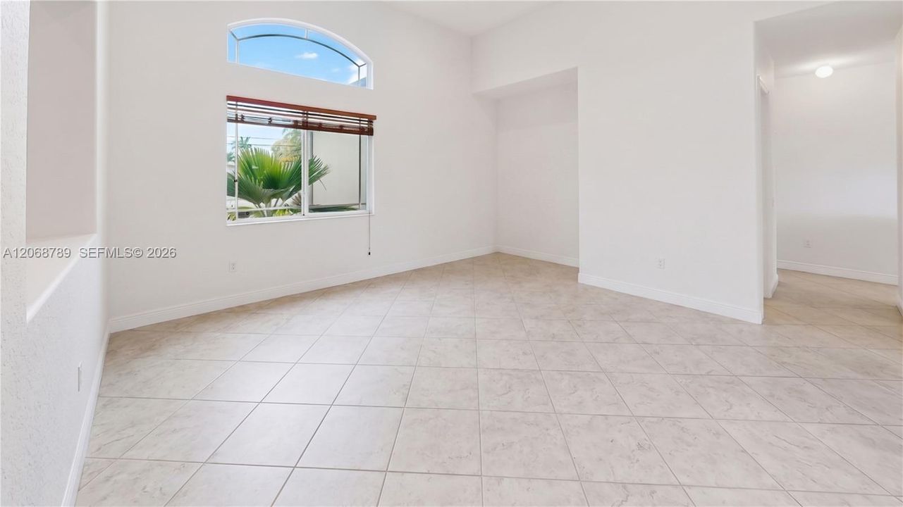 En Venta: $949,900 (4 camas, 3 baños, 2678 Pies cuadrados)