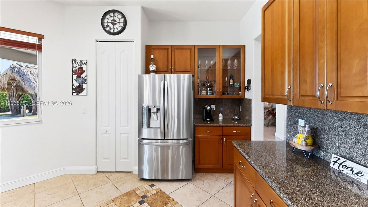 En Venta: $949,900 (4 camas, 3 baños, 2678 Pies cuadrados)