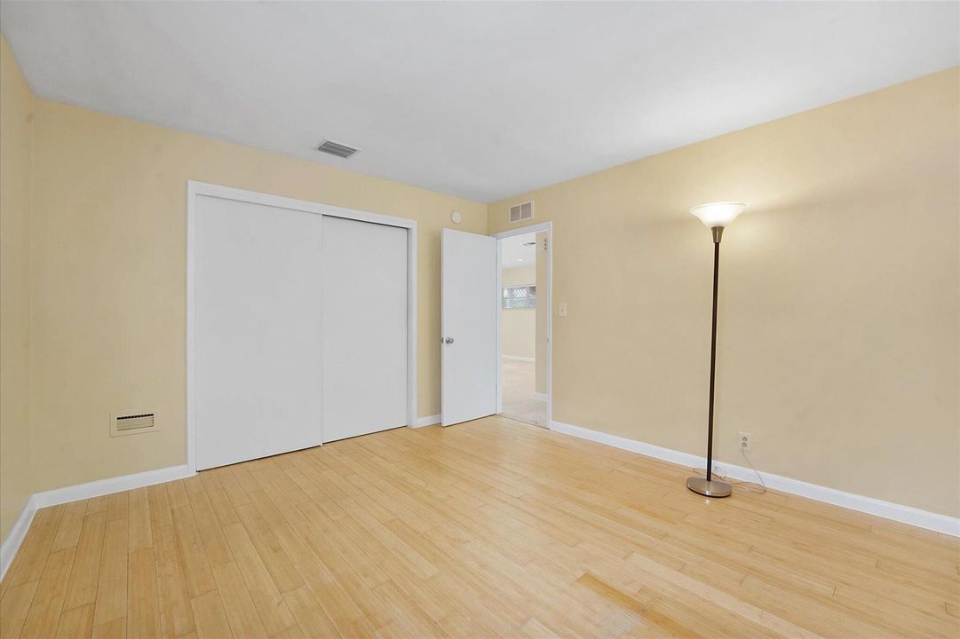 10-5432 NE 4th Terrace_010