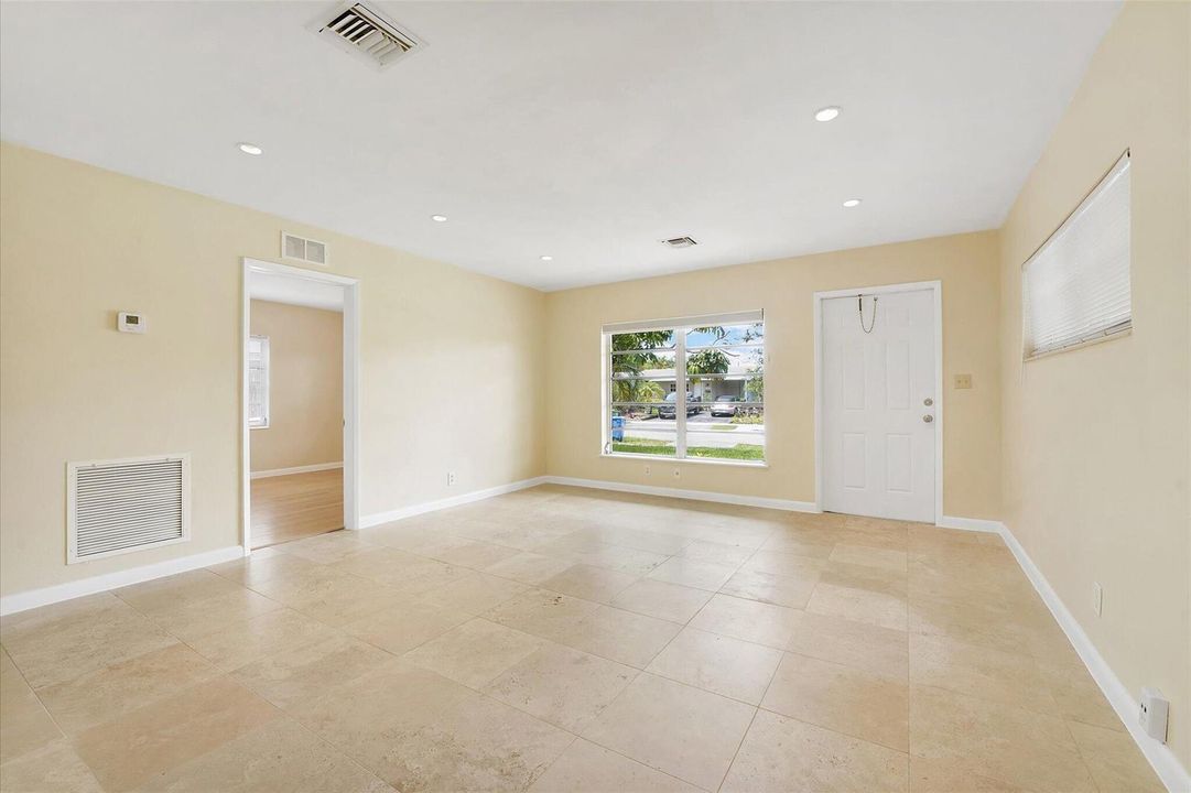 05-5432 NE 4th Terrace_005