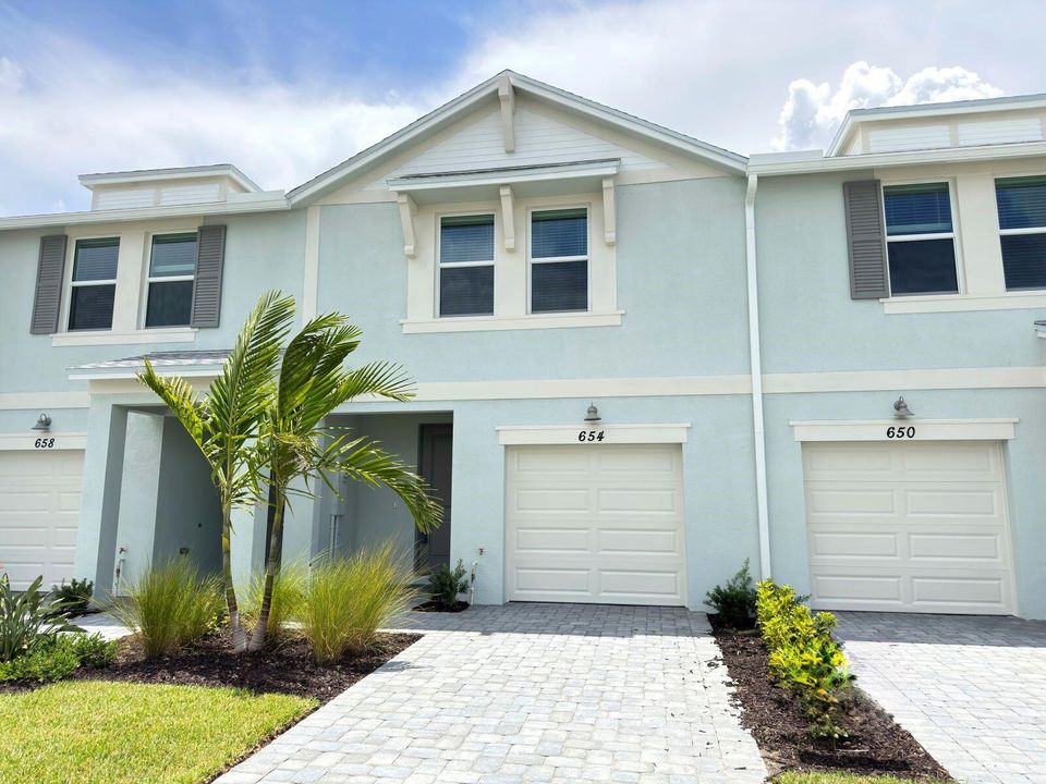 654 Salisbury Cir. (2)