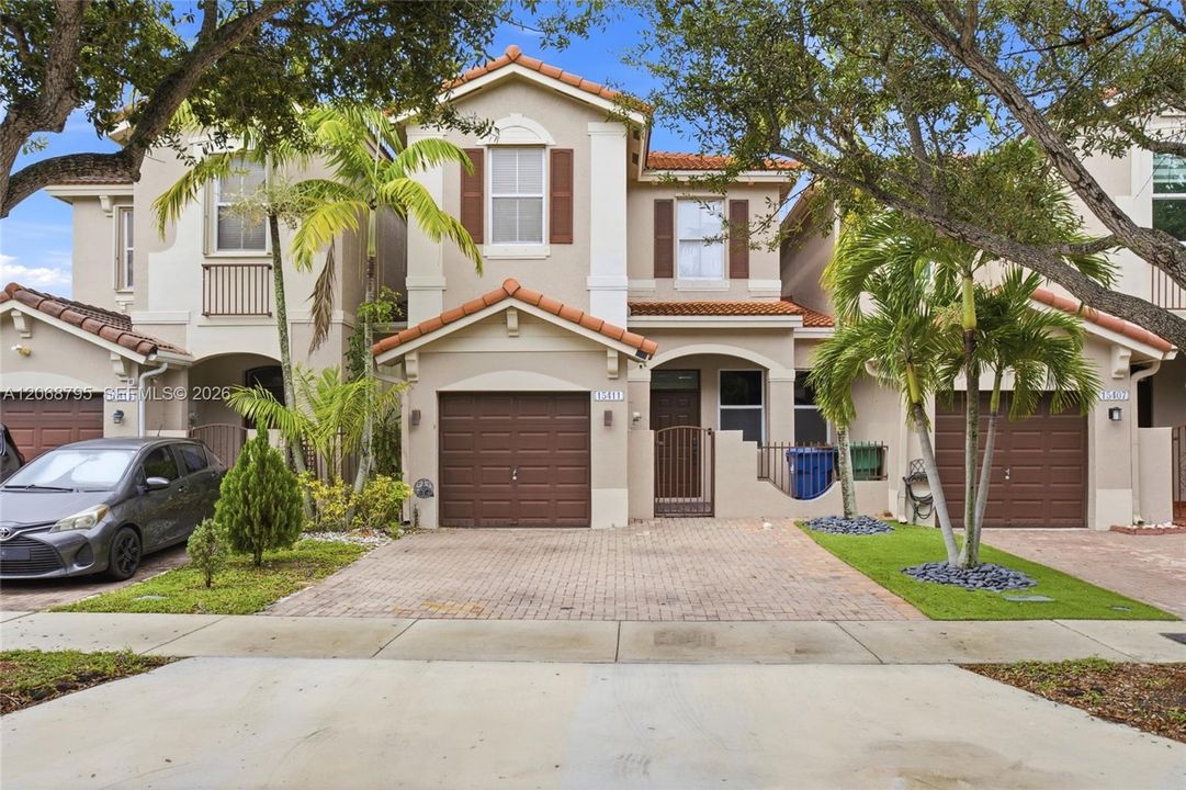 For Rent: $3,500 (3 beds, 2 baths, 1900 Square Feet)