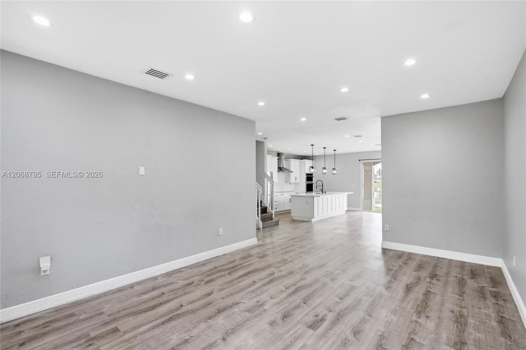 For Rent: $3,500 (3 beds, 2 baths, 1900 Square Feet)