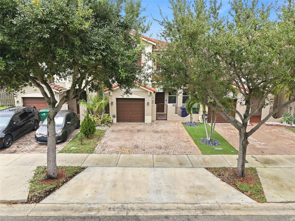 For Rent: $3,500 (3 beds, 2 baths, 1900 Square Feet)