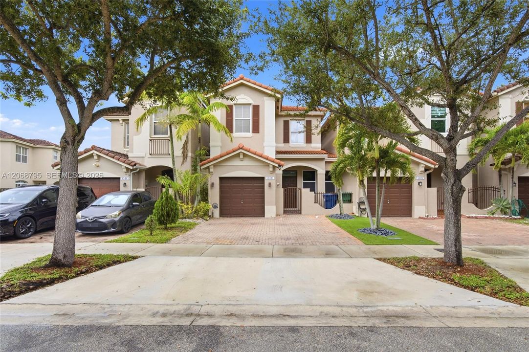 For Rent: $3,500 (3 beds, 2 baths, 1900 Square Feet)