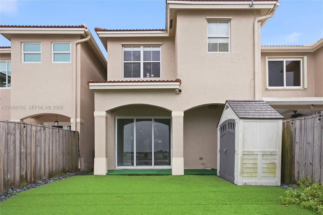 For Rent: $3,500 (3 beds, 2 baths, 1900 Square Feet)