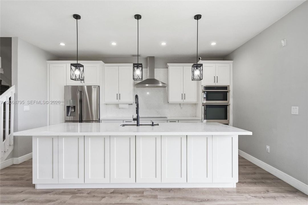 For Rent: $3,500 (3 beds, 2 baths, 1900 Square Feet)