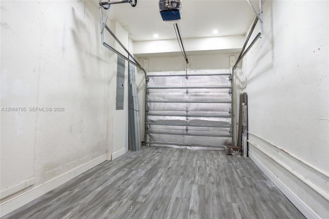 For Rent: $3,500 (3 beds, 2 baths, 1900 Square Feet)