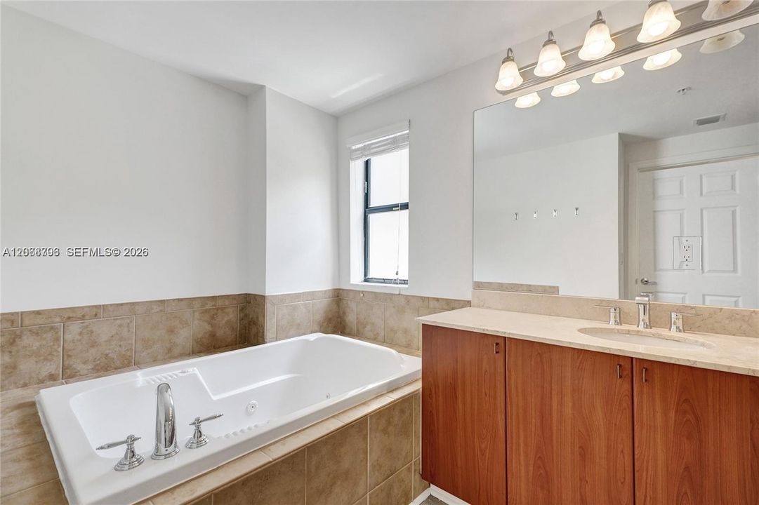 В аренду: $5,800 (3 спален, 2 ванн, 1351 Квадратных фут)
