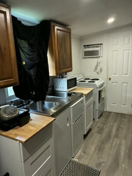 2a Kitchen fm Laundry