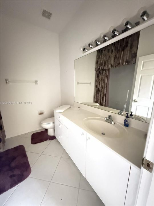 Activo con contrato: $275,000 (2 camas, 2 baños, 1378 Pies cuadrados)