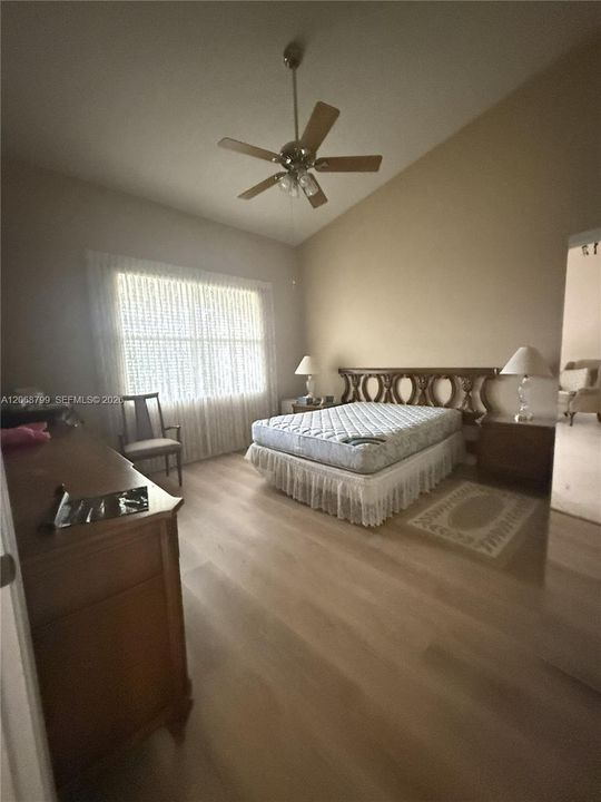Activo con contrato: $275,000 (2 camas, 2 baños, 1378 Pies cuadrados)