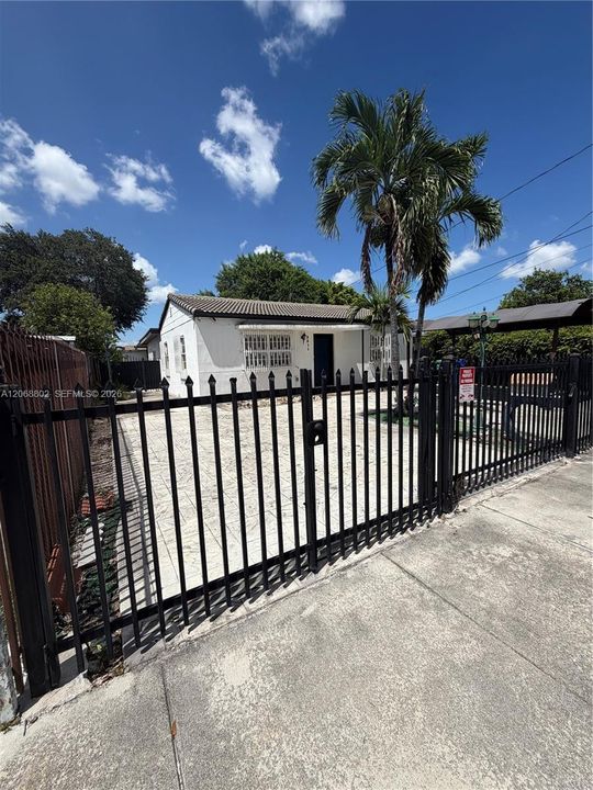 For Sale: $689,000 (3 beds, 2 baths, 1440 Square Feet)