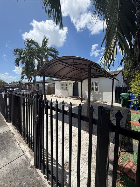 For Sale: $689,000 (3 beds, 2 baths, 1440 Square Feet)