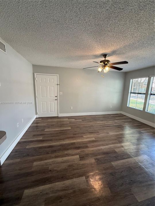 For Sale: $269,000 (2 beds, 2 baths, 918 Square Feet)