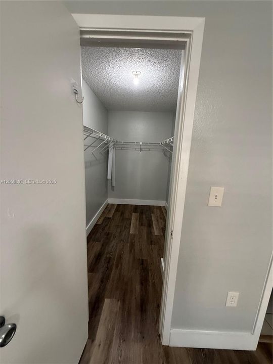 For Sale: $269,000 (2 beds, 2 baths, 918 Square Feet)