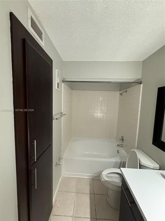 For Sale: $269,000 (2 beds, 2 baths, 918 Square Feet)