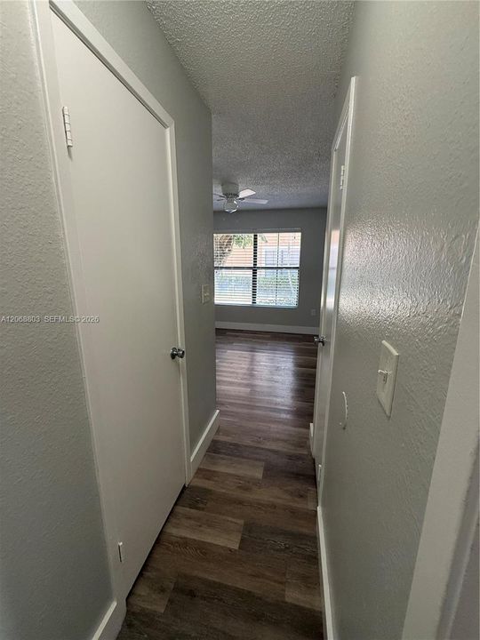 For Sale: $269,000 (2 beds, 2 baths, 918 Square Feet)