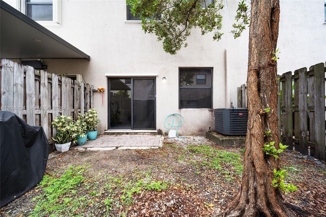For Sale: $465,000 (2 beds, 2 baths, 1416 Square Feet)
