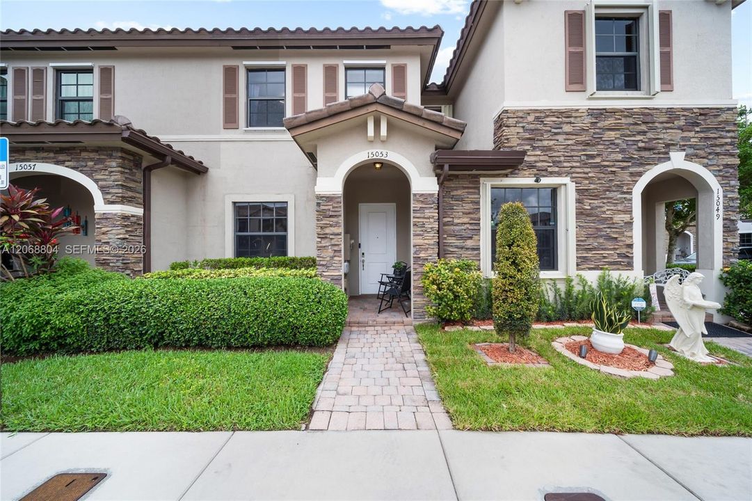 For Sale: $465,000 (2 beds, 2 baths, 1416 Square Feet)