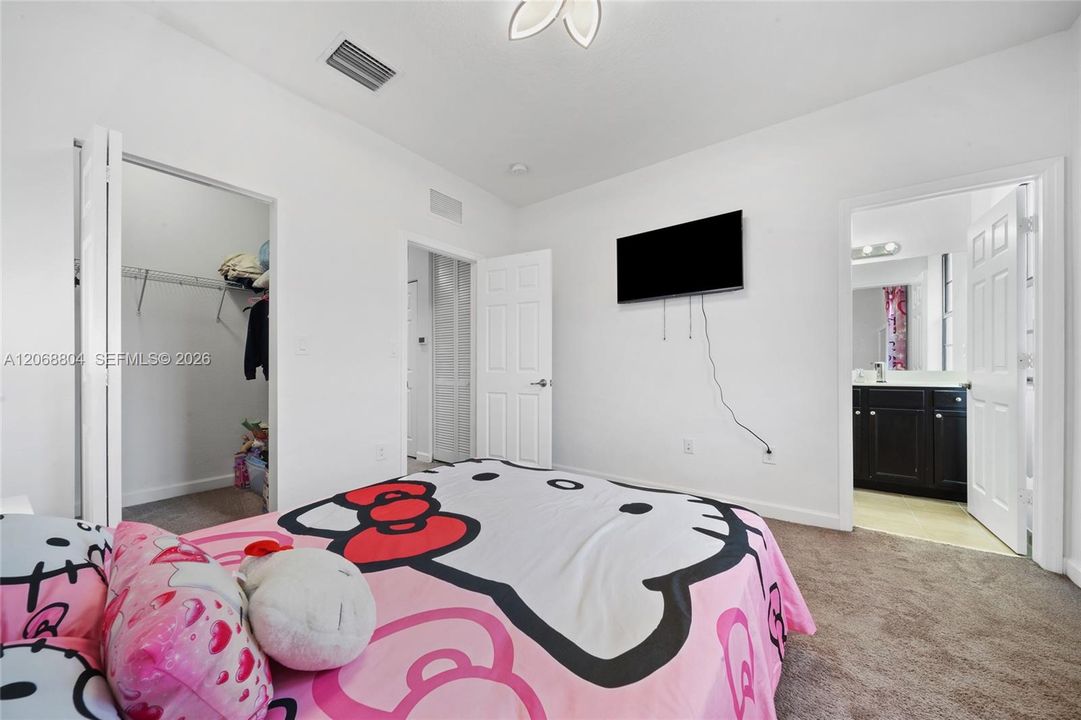 For Sale: $465,000 (2 beds, 2 baths, 1416 Square Feet)