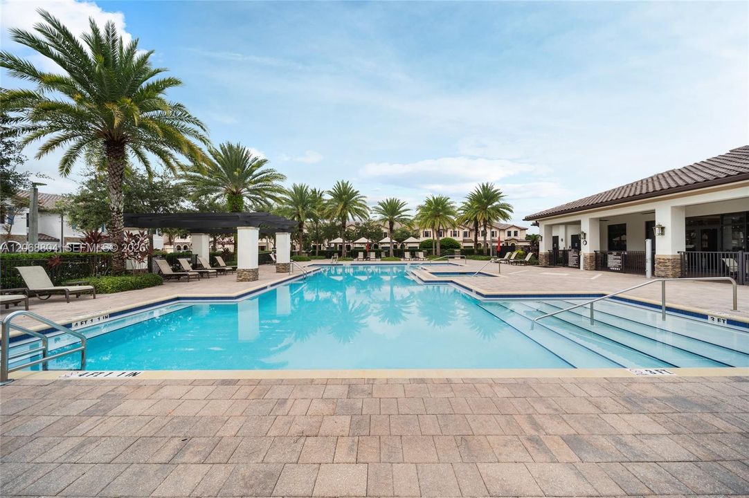 For Sale: $465,000 (2 beds, 2 baths, 1416 Square Feet)
