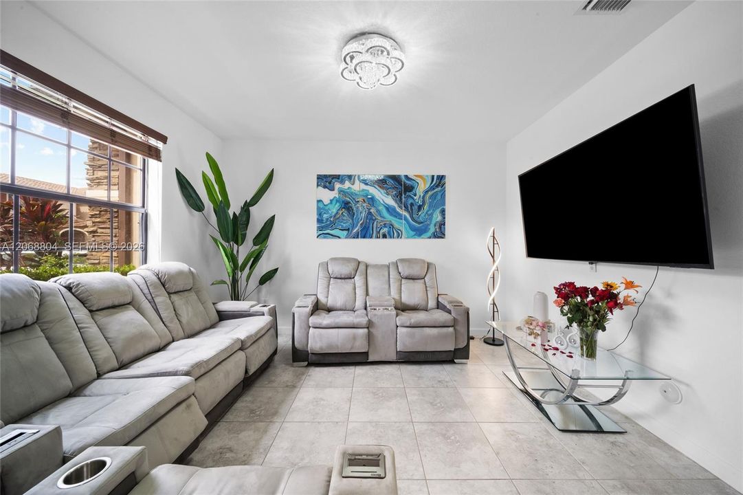 For Sale: $465,000 (2 beds, 2 baths, 1416 Square Feet)