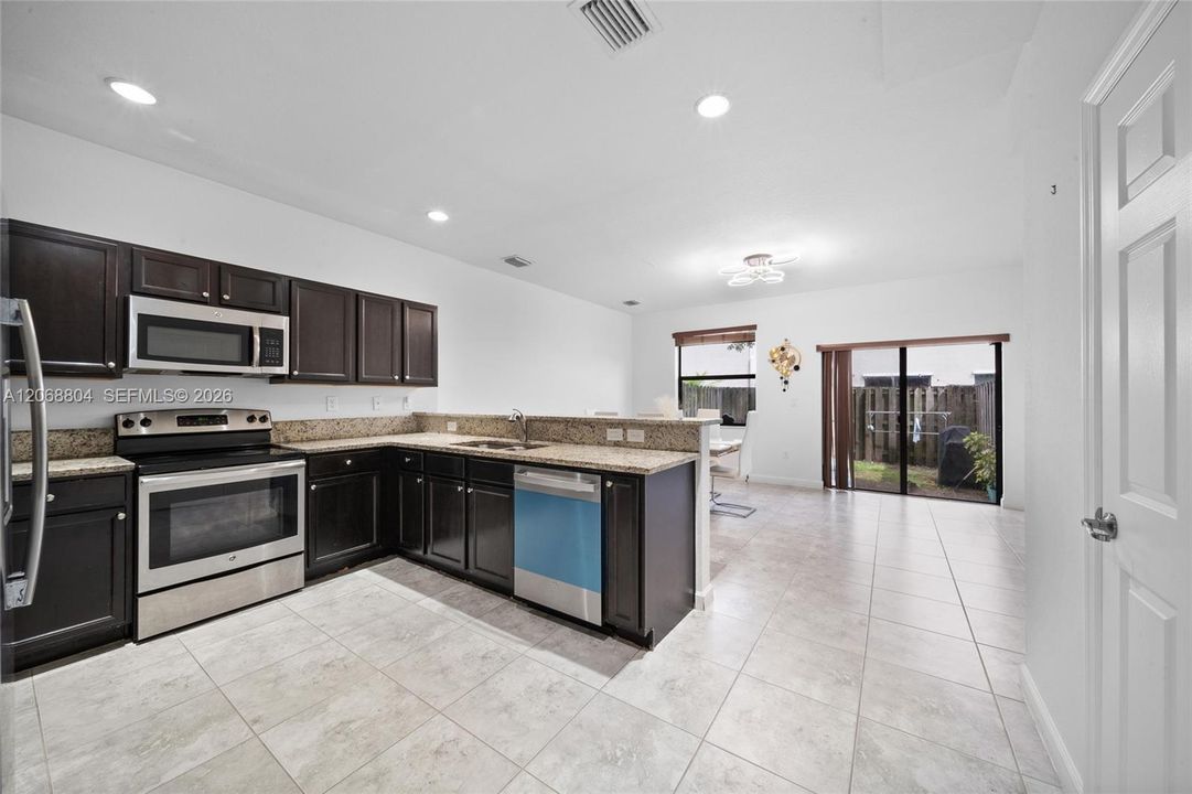 For Sale: $465,000 (2 beds, 2 baths, 1416 Square Feet)