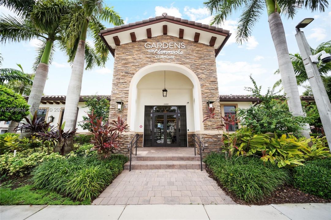 For Sale: $465,000 (2 beds, 2 baths, 1416 Square Feet)