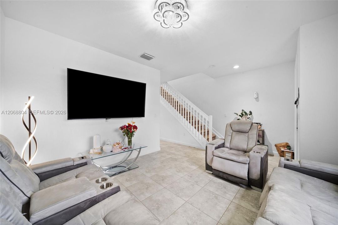 For Sale: $465,000 (2 beds, 2 baths, 1416 Square Feet)