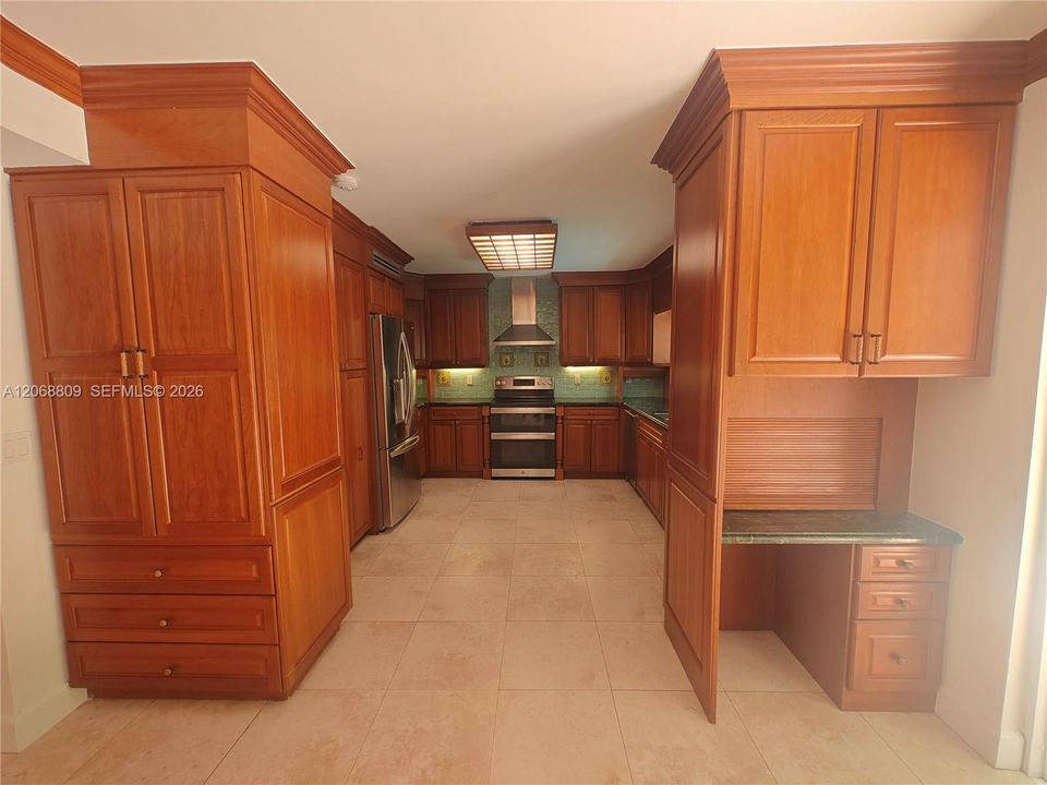 В аренду: $10,900 (4 спален, 3 ванн, 1979 Квадратных фут)
