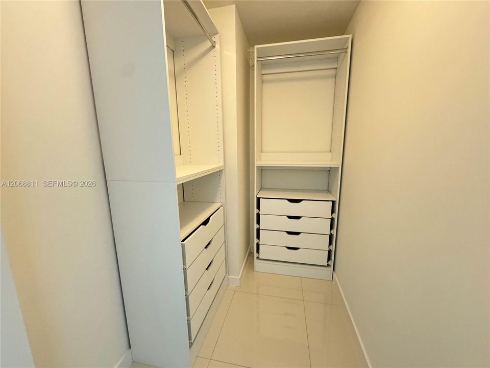 For Sale: $570,000 (3 beds, 3 baths, 1556 Square Feet)