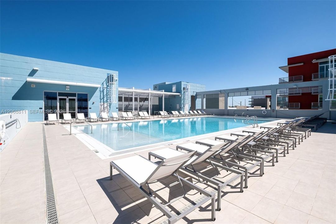 For Sale: $570,000 (3 beds, 3 baths, 1556 Square Feet)