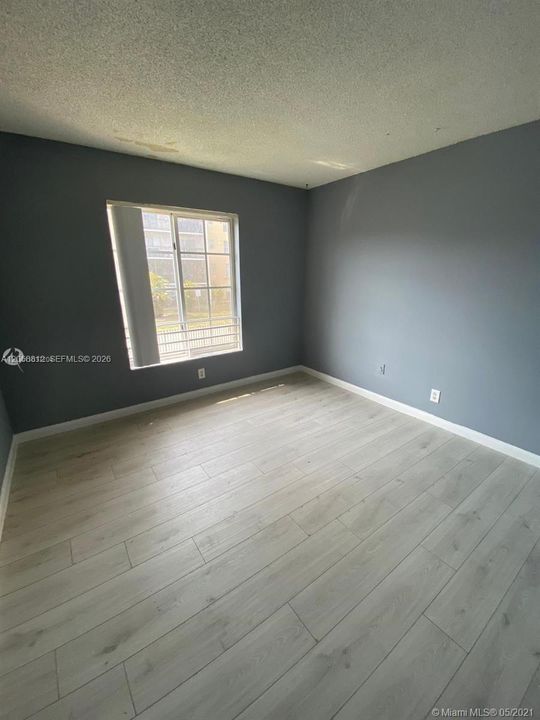 For Sale: $274,000 (2 beds, 2 baths, 1061 Square Feet)