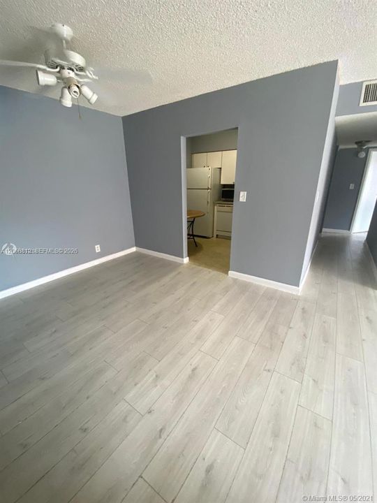 For Sale: $274,000 (2 beds, 2 baths, 1061 Square Feet)