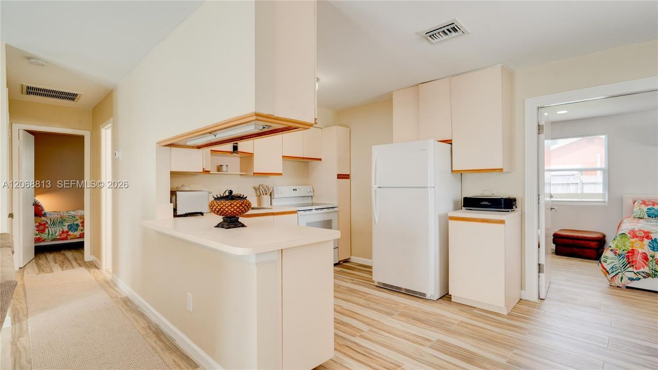 For Sale: $475,000 (3 beds, 3 baths, 1374 Square Feet)