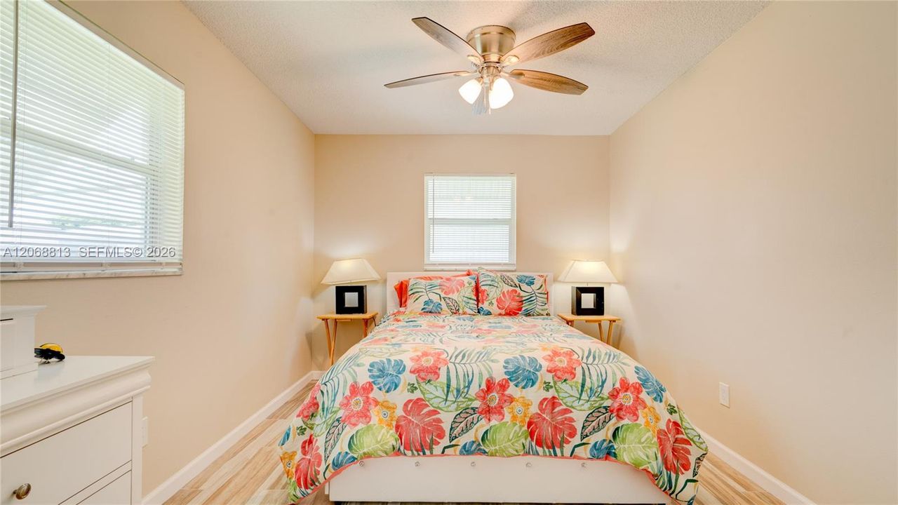 For Sale: $475,000 (3 beds, 3 baths, 1374 Square Feet)