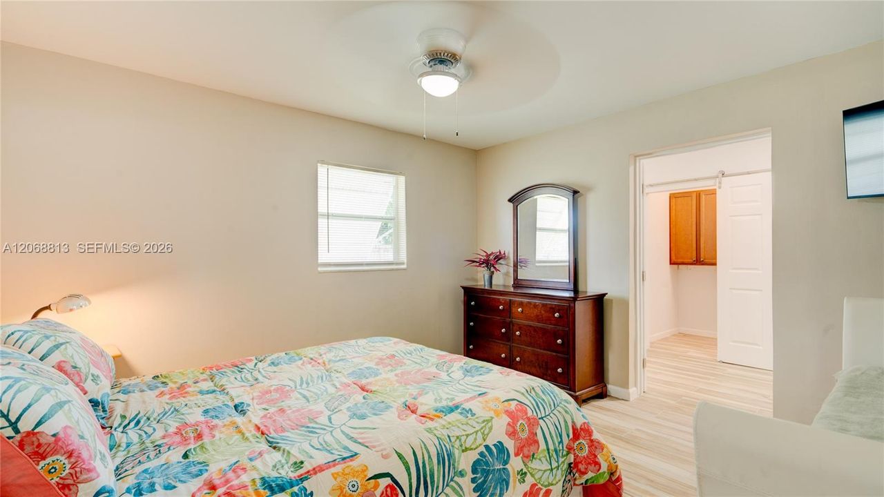 For Sale: $475,000 (3 beds, 3 baths, 1374 Square Feet)