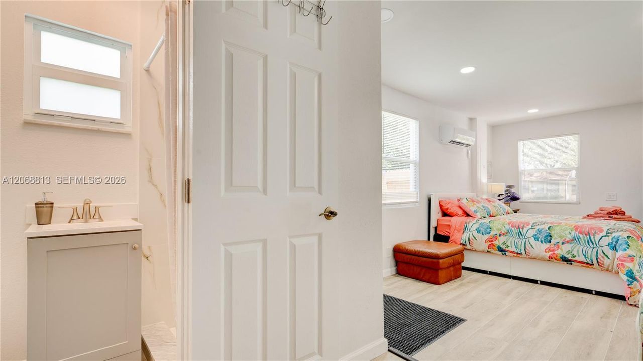 For Sale: $475,000 (3 beds, 3 baths, 1374 Square Feet)