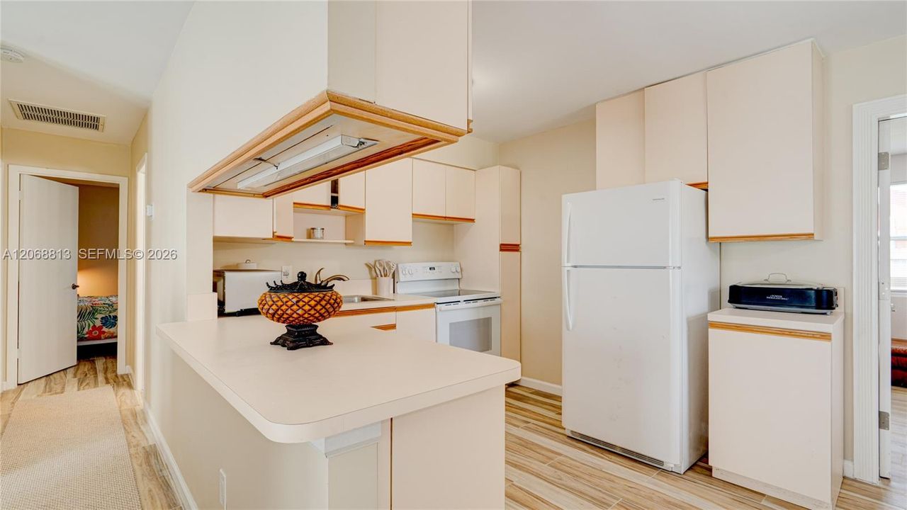 For Sale: $475,000 (3 beds, 3 baths, 1374 Square Feet)